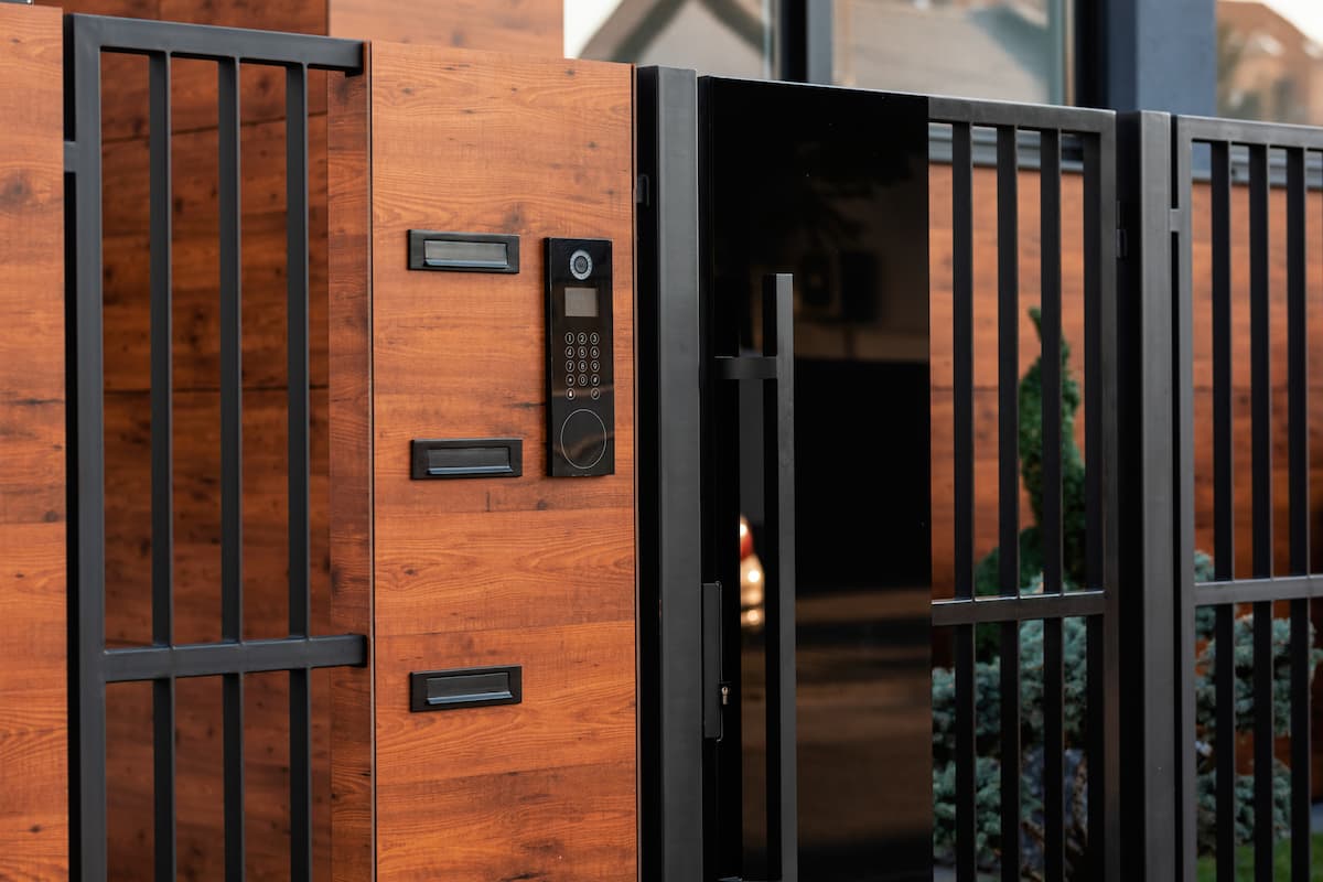 Automatización de Puertas Residenciales en Tarragona: Comodidad, Seguridad y Eficiencia Energética